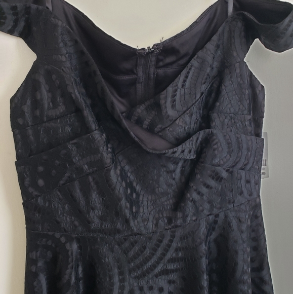 🎟 Off The Shoulders Black Dress - Picture 3 of 10